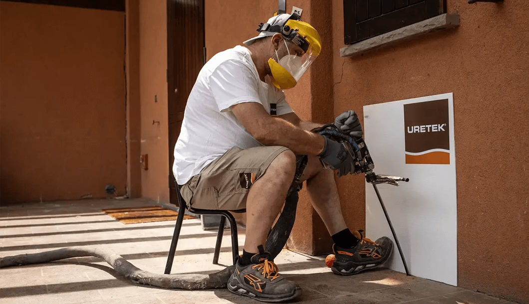 Injeção da resina expansiva Uretek Geoplus®